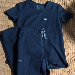Figs navy Blue Scrub Set xtra small
